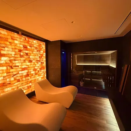 Hotel White