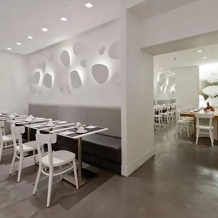 Hotel White